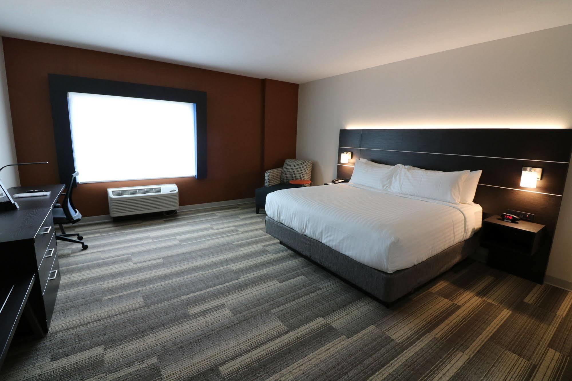 Holiday Inn Express & Suites - Coffeyville, An Ihg Hotel Buitenkant foto